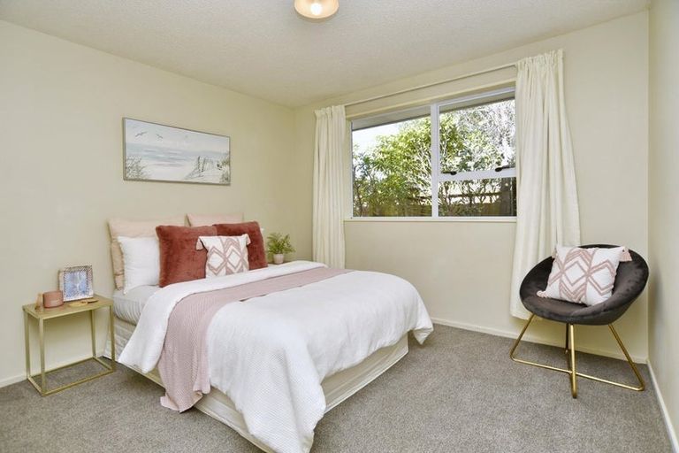 Photo of property in 142 Royal Park Drive, Parklands, Christchurch, 8083