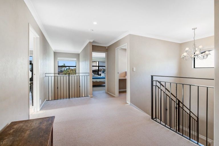 Photo of property in 22 Bur Oak Terrace, Schnapper Rock, Auckland, 0632