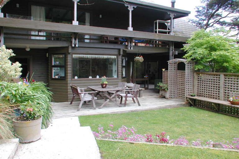 Photo of property in 233 Whites Line East, Waiwhetu, Lower Hutt, 5010