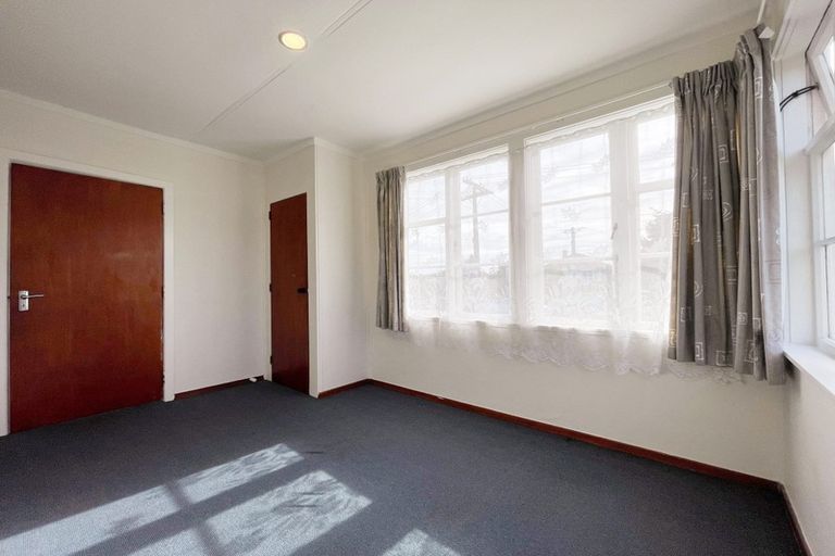 Photo of property in 34 Titirangi Road, New Lynn, Auckland, 0600