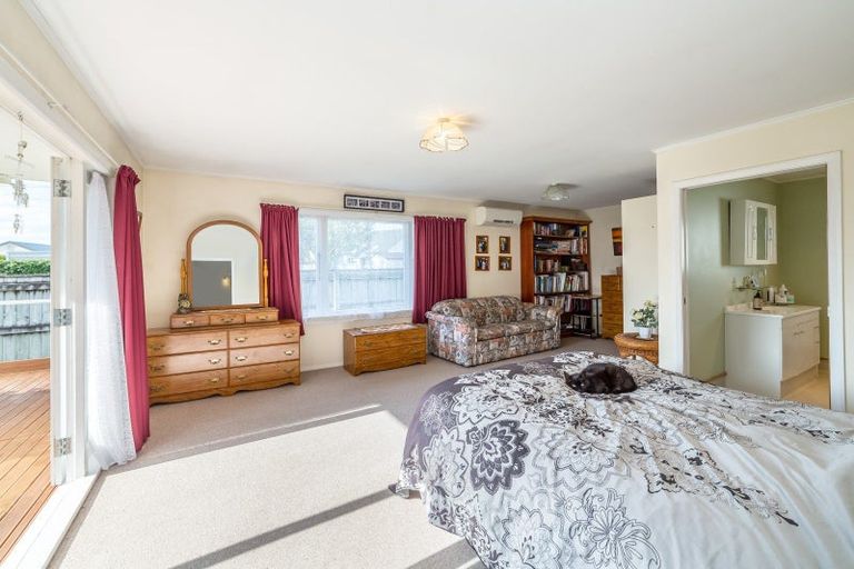 Photo of property in 11 Charles Street, Carterton, 5713