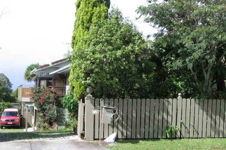 Photo of property in 17 Spence Road, Henderson, Auckland, 0612