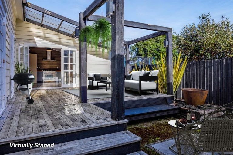 Photo of property in 120 Manawapou Road, Hawera, 4610