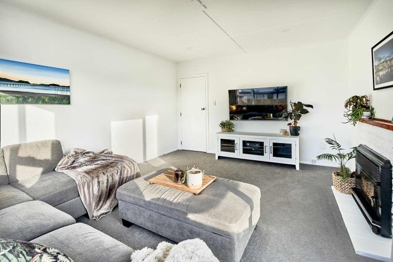 Photo of property in 3 Catherine Crescent, Paparangi, Wellington, 6037