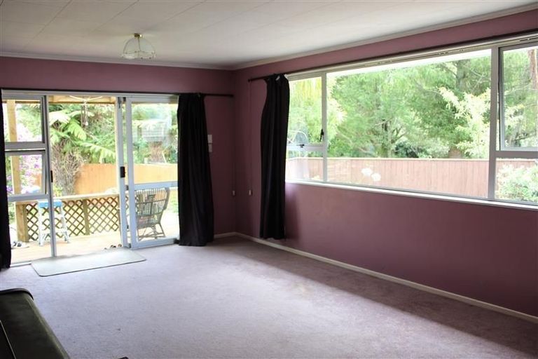 Photo of property in 12 Kendal Place, Merrilands, New Plymouth, 4312