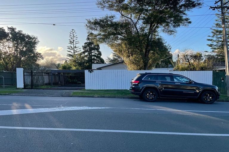 Photo of property in 19 Golf Road, New Lynn, Auckland, 0600