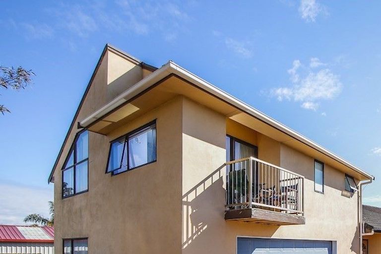 Photo of property in 86 Royal Road, Massey, Auckland, 0614