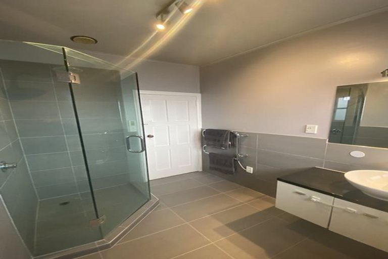 Photo of property in 1/27 Huka Road, Birkenhead, Auckland, 0626