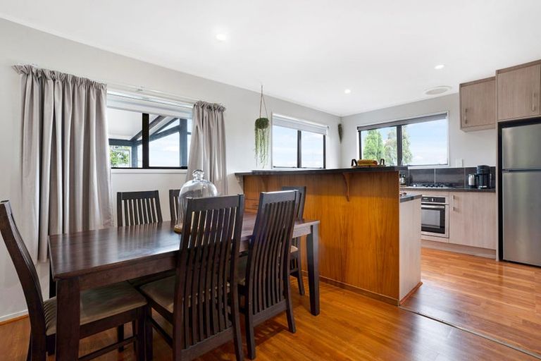 Photo of property in 2/219 Glenfield Road, Hillcrest, Auckland, 0627