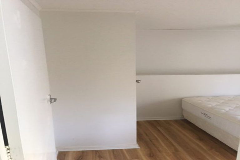 Photo of property in 19 Thurleigh Grove, Karori, Wellington, 6012