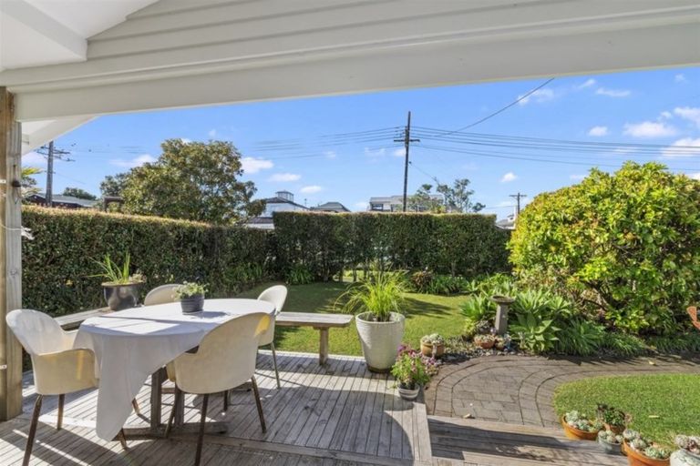 Photo of property in 19 Hemi Street, Narrow Neck, Auckland, 0622
