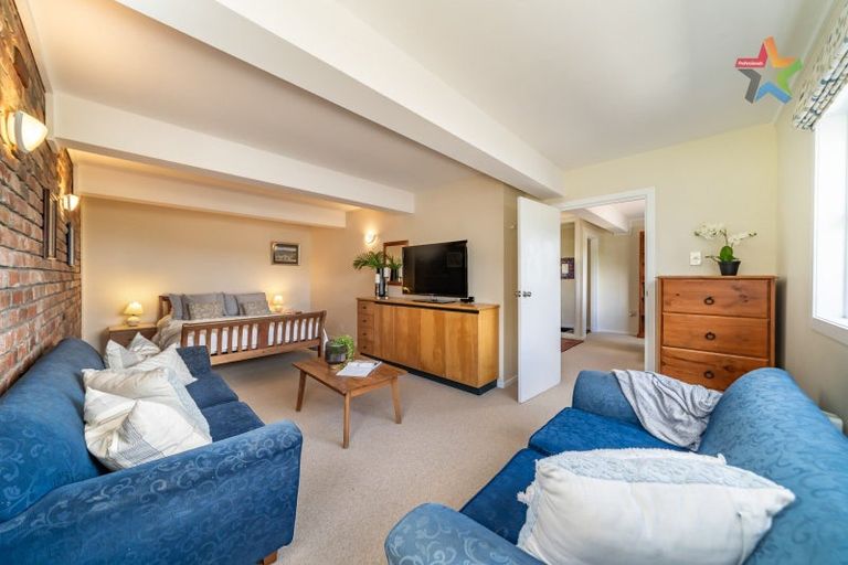 Photo of property in 239 Dowse Drive, Maungaraki, Lower Hutt, 5010