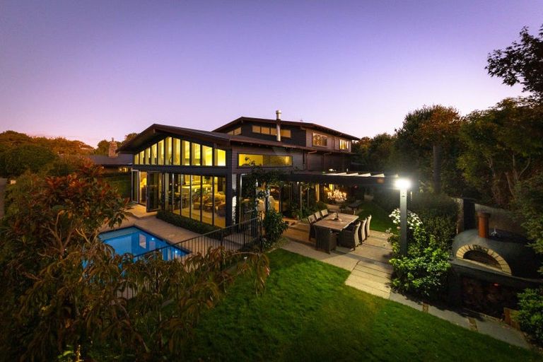 Photo of property in 12 Ihaka Street, Hokowhitu, Palmerston North, 4410