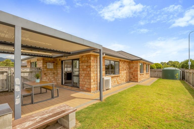 Photo of property in 18 Guildford Drive, Paraparaumu, 5032