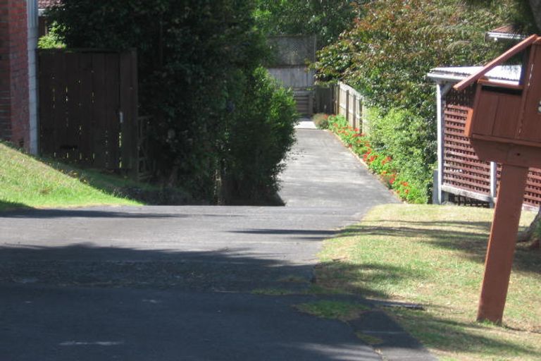 Photo of property in 331 Glenfield Road, Glenfield, Auckland, 0629