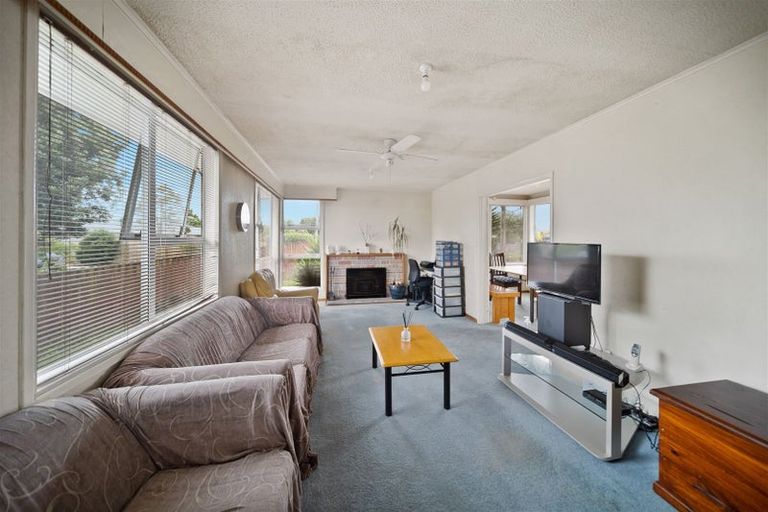 Photo of property in 9 Sutton Avenue, Mangere East, Auckland, 2024