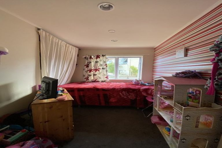 Photo of property in 33a Cedar Heights Avenue, Massey, Auckland, 0614