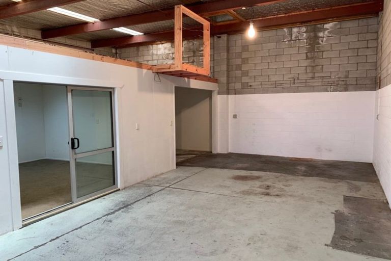 Photo of property in 10 Mana Place, Awapuni, Palmerston North, 4412