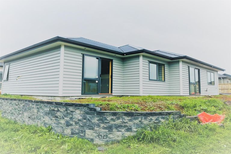 Photo of property in 21 Tuuhura Road, Pukekohe, 2120