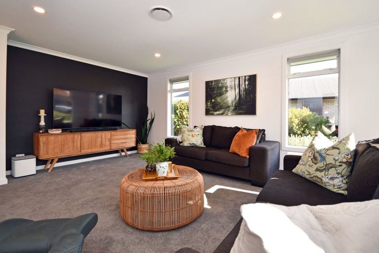 Photo of property in 19 Montgomery Crescent, Kinloch, Taupo, 3377