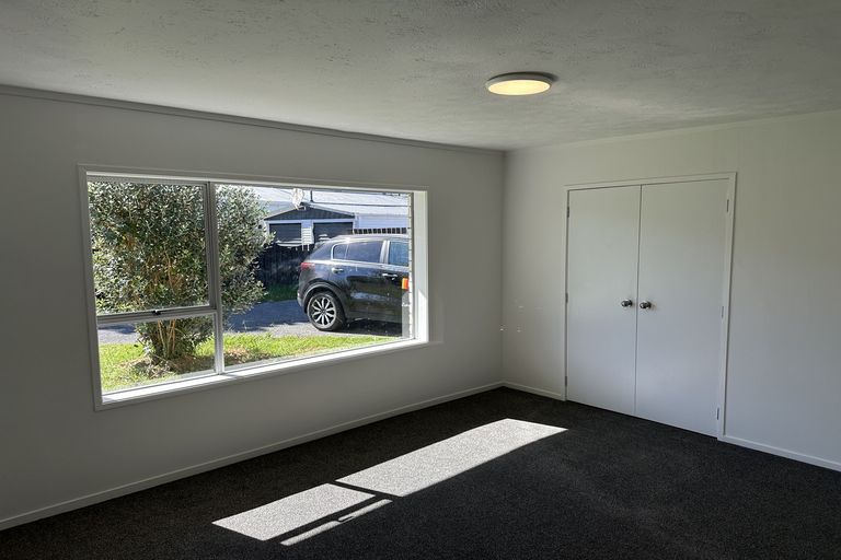 Photo of property in 1/29 Garelja Road, Henderson, Auckland, 0612