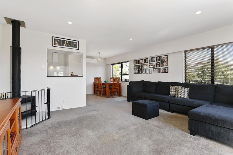 Photo of property in 6 Clearview Heights, Ranui, Auckland, 0612