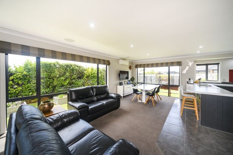 Photo of property in 48 Rosalie Terrace, Kelvin Grove, Palmerston North, 4414