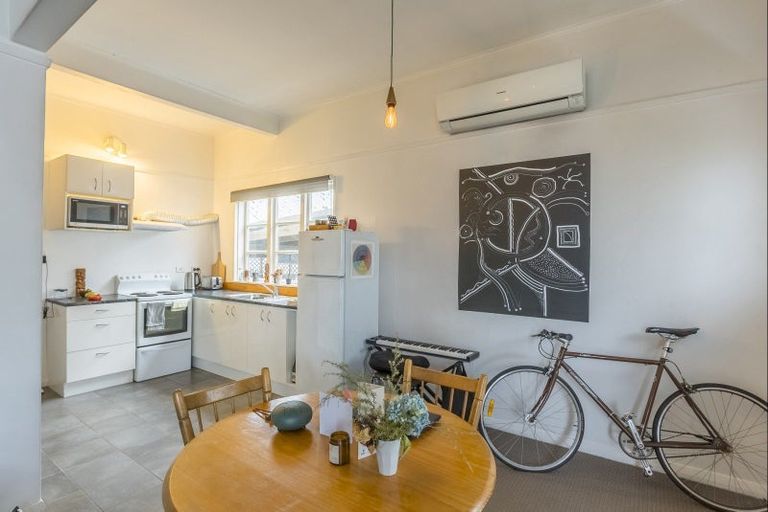 Photo of property in 51 Hawker Street, Mount Victoria, Wellington, 6011