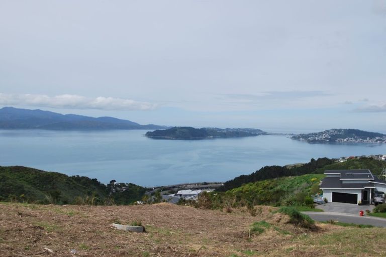 Photo of property in 11 Grumman Lane, Newlands, Wellington, 6037