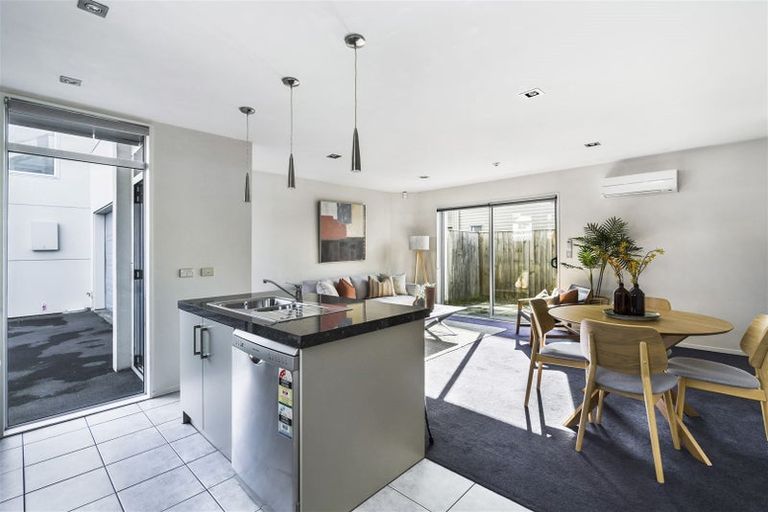 Photo of property in 496c Barbadoes Street, Edgeware, Christchurch, 8013