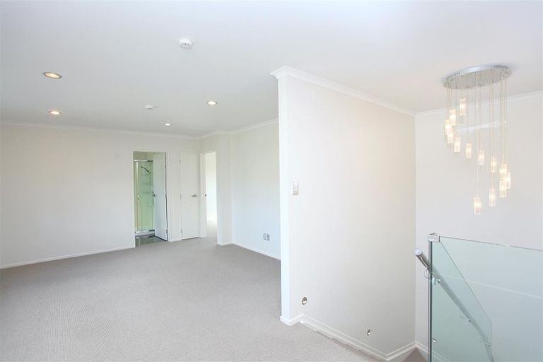 Photo of property in 3 Andy Crescent, Flat Bush, Auckland, 2016