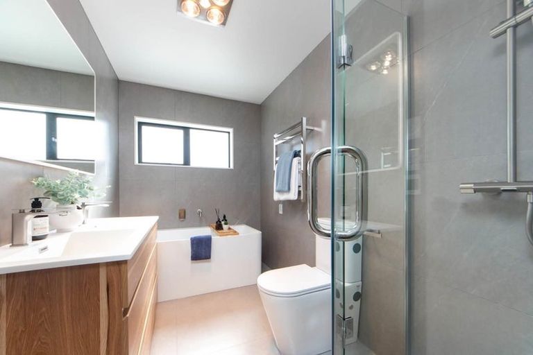 Photo of property in 7a Hewlett Road, Massey, Auckland, 0614