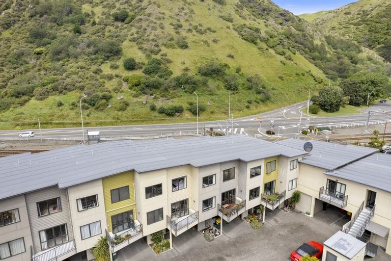 Photo of property in Te Kakariki Apartments, 6/6 Wellington Road, Paekakariki, 5034