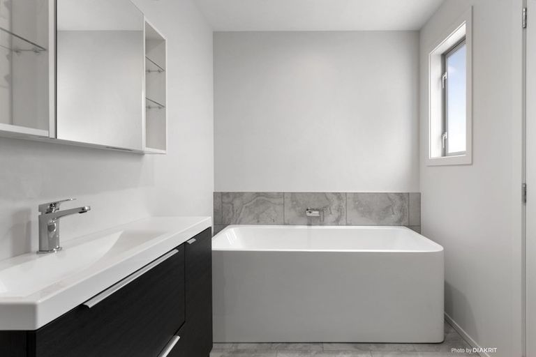 Photo of property in 83a Nevay Road, Miramar, Wellington, 6022