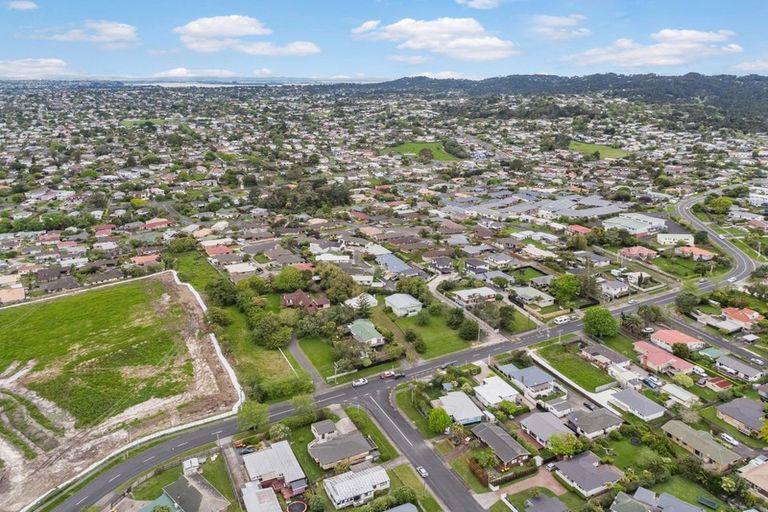 Photo of property in 305-311 Glengarry Road, Glen Eden, Auckland, 0602