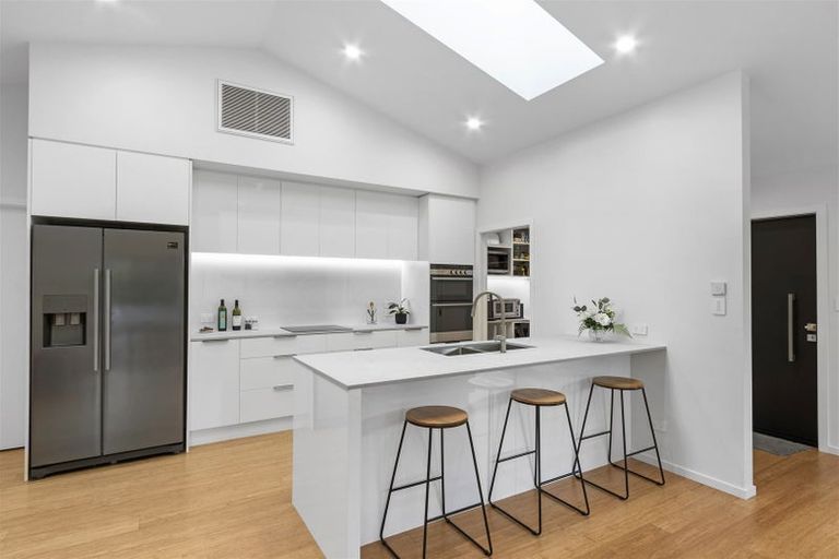 Photo of property in 242 Memorial Avenue, Burnside, Christchurch, 8053