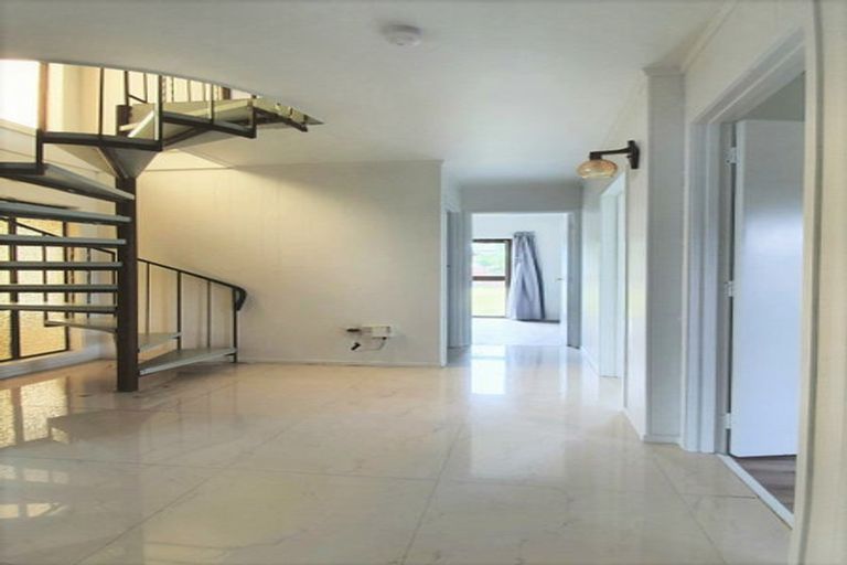 Photo of property in 19 Glen Norman Avenue, Henderson, Auckland, 0610