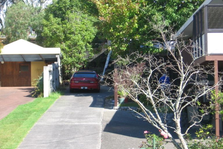 Photo of property in 1/24 Sandown Road, Rothesay Bay, Auckland, 0630