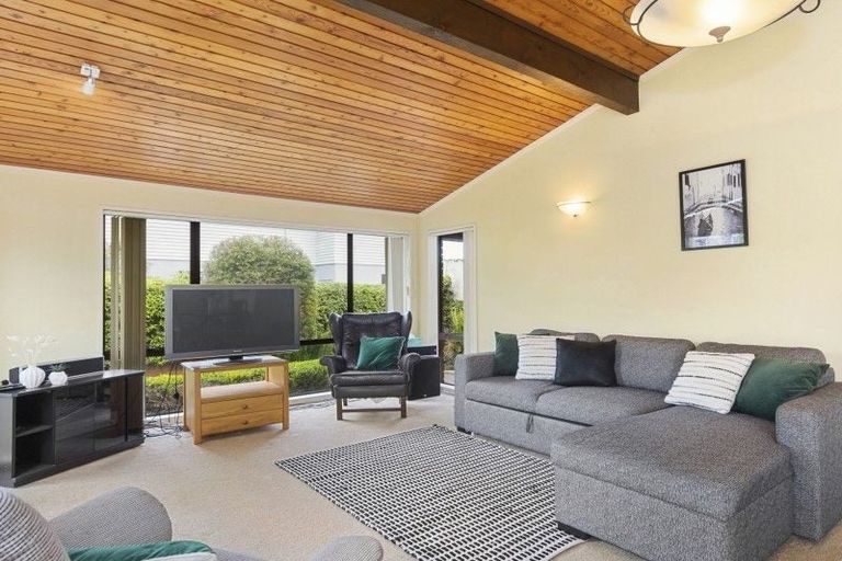 Photo of property in 2 Whitaker Street, Otumoetai, Tauranga, 3110