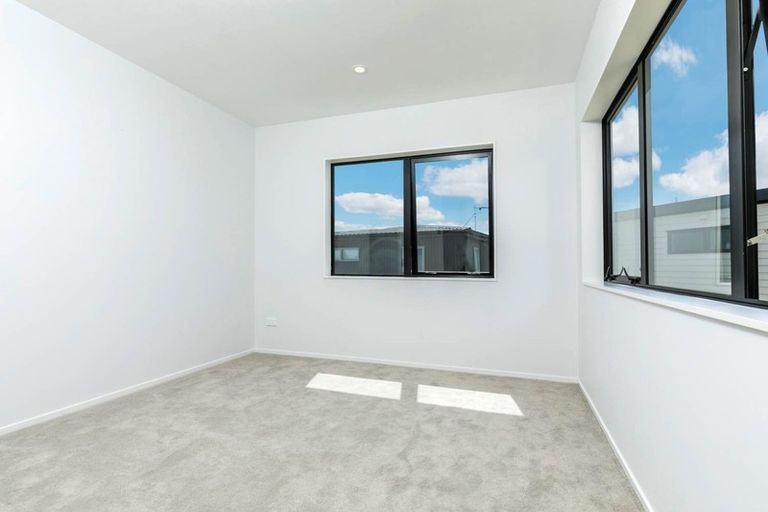 Photo of property in 62 Craigs Way, Hobsonville, Auckland, 0616