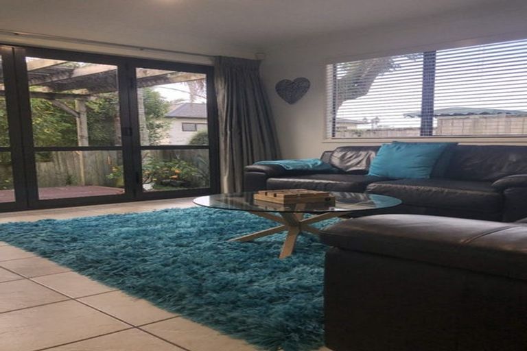 Photo of property in 79 Mt Lebanon Crescent, The Gardens, Auckland, 2105