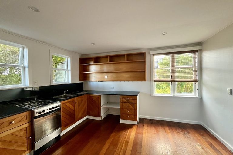 Photo of property in 6a Onewa Road, Northcote Point, Auckland, 0627