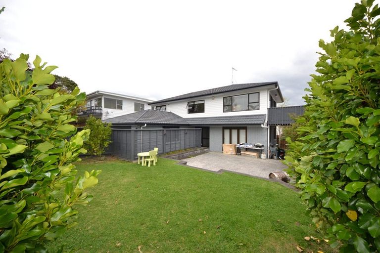 Photo of property in 2/42 Aberdeen Road, Campbells Bay, Auckland, 0620