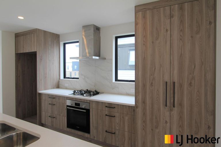 Photo of property in 20a Crestview Rise, Papakura, 2110