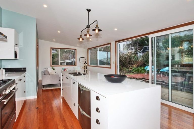 Photo of property in 5 Voelas Road, Lyttelton, 8082