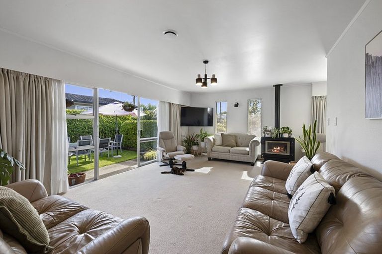 Photo of property in 24 Manu Crescent, Upper Vogeltown, New Plymouth, 4310