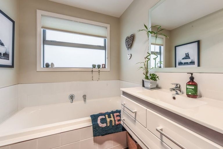 Photo of property in 6 Istana Place, Britannia Heights, Nelson, 7010