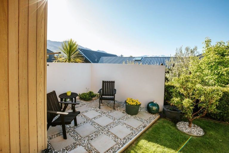 Photo of property in 24 Stackbrae Avenue, Wanaka, 9305