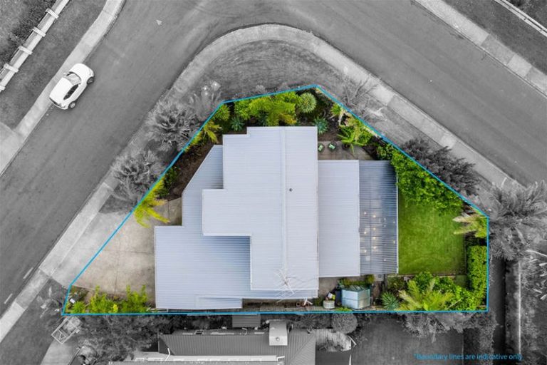 Photo of property in 1 Walton Street, Red Beach, 0932