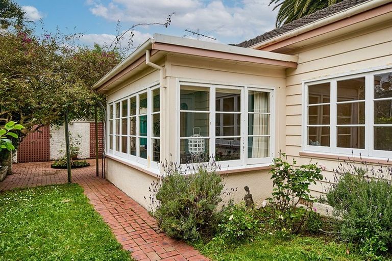Photo of property in 398 Muritai Road, Eastbourne, Lower Hutt, 5013